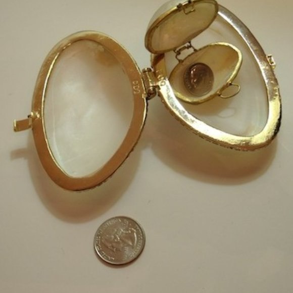 MOP Seashell Set of Two Trinkets Lined in Gold Plated - Picture 4 of 12